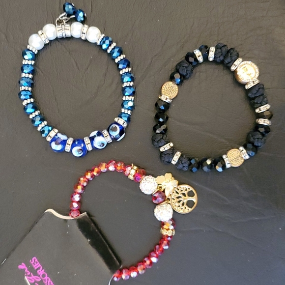 Unbranded Jewelry - Set of Three Elastic Bracelets in Red, Black and Blue